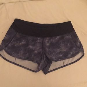Lululemon Speed Up Short in Galaxy Print size 6